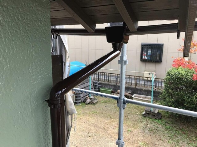 竪樋　シリコン塗装完了